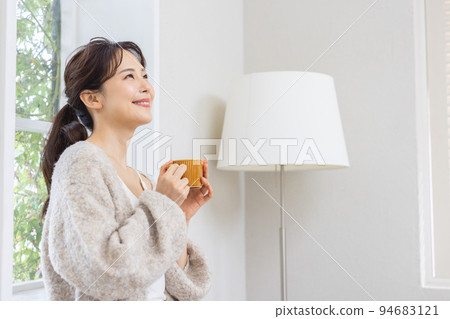 女性生活方式飲品 94683121