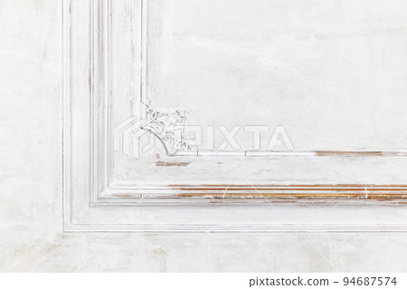 Grungy white wall with classic decoration, abstract interior details Grungy white wall with classic decoration, abstract interior details 94687574