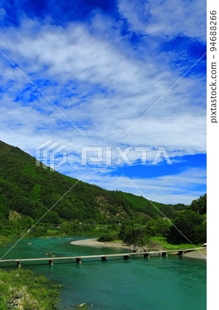 [高知縣] 晴天長西沉降橋（四萬十川） 94688266