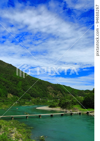 [高知縣] 晴天長西沉降橋（四萬十川） 94688267