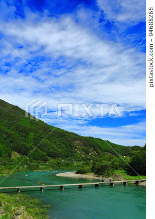 [高知縣] 晴天長西沉降橋（四萬十川） 94688268