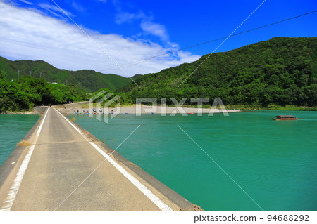 [高知縣] Sunny Sanri沉降橋和船屋（四萬十川） 94688292