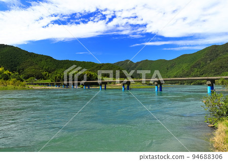 [Kochi Prefecture] Sunny Sada subsidence bridge (Shimanto River) 94688306