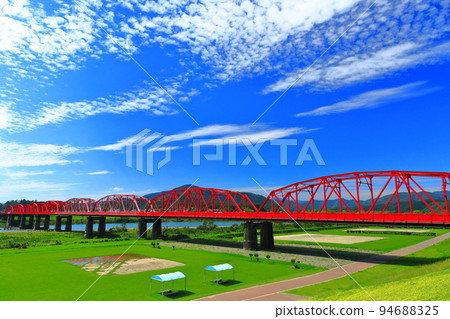 [高知縣]晴天的四萬十川大橋（紅鐵橋） 94688325