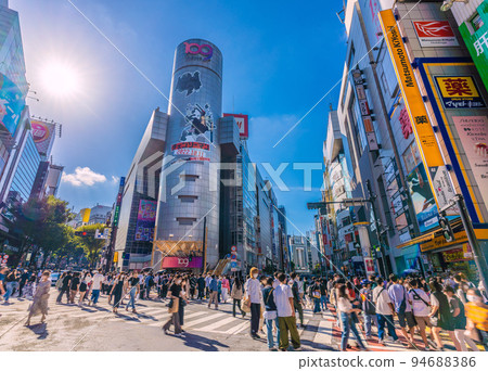 日本東京城市景觀 9 週 世界上死亡人數最多的 6 週 ....澀谷109前的人群與電暈災難前一樣= 9月25日 日本東京城市景觀 9 週 世界上死亡人數最多的 6 週 ....澀谷109前的人群與電暈災難前一樣= 9月25日 94688386