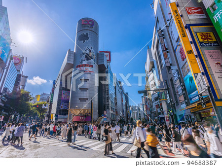 日本東京城市景觀 9 週 世界上死亡人數最多的 6 週 ....澀谷109前的人群與電暈災難前一樣= 9月25日 日本東京城市景觀 9 週 世界上死亡人數最多的 6 週 ....澀谷109前的人群與電暈災難前一樣= 9月25日 94688387