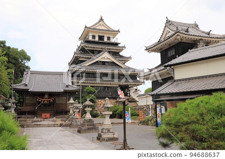 Nakatsu Castle and Okuhira Shrine 94688637
