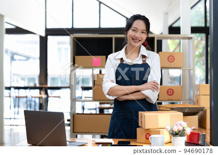 businesswoman start small business and successful SME entrepreneurs A woman works from home delivering parcels online. SME delivery concept and packaging businesswoman start small business and successful SME entrepreneurs A woman works from home delivering parcels online. SME delivery concept and packaging 94690178