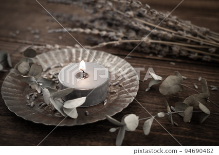 Aroma candles and lavender Relaxation image material 94690482