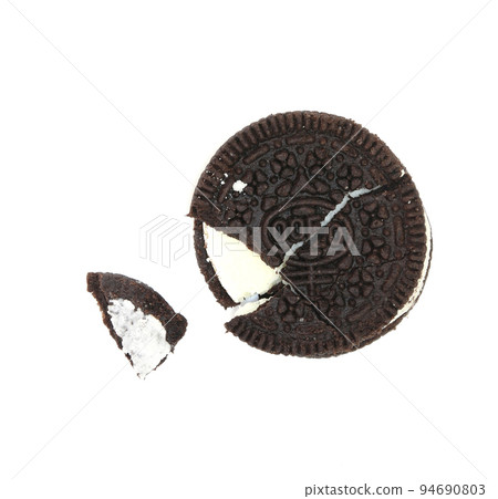 Sandwich chocolate cookies with a sweet cream with crumbs isolated on white background 94690803