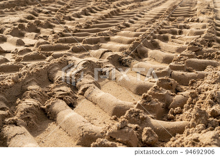 Tyre tracks on sand in construction site 94692906