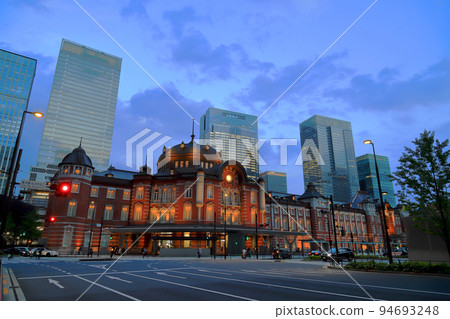 Tokyo station Marunouchi station building at dusk 94693248