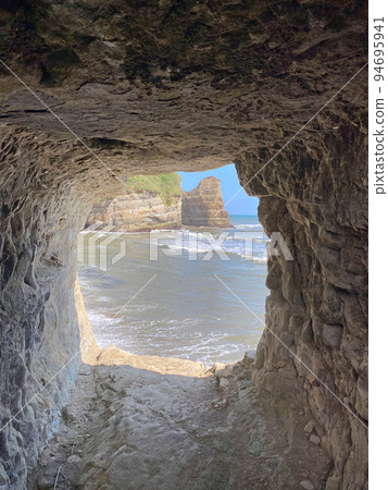 [Onjuku Town, Chiba Prefecture] Koura Beach Beautiful scenery seen from the uncut tunnel 94695941
