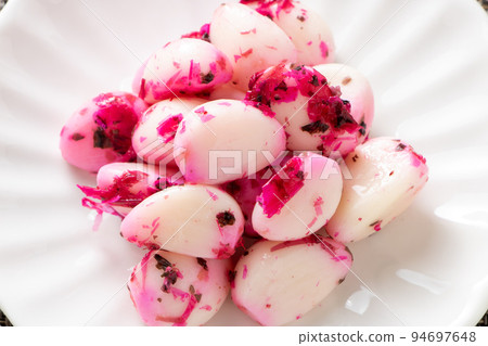 大蒜泡菜(Toshiso)。 大蒜泡菜(Toshiso)。 94697648