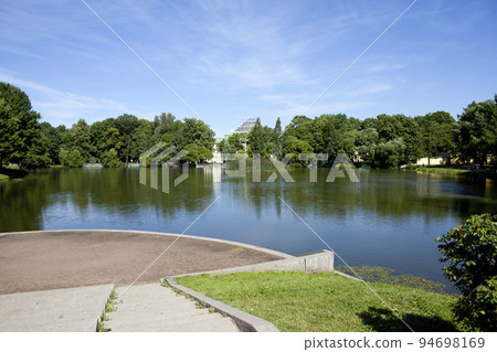 Tauride Gardens. Tauride Palace. Pond. St. Petersburg. Russia Tauride Gardens. Tauride Palace. Pond. St. Petersburg. Russia 94698169