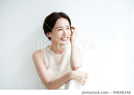 Women's beauty image 94698346