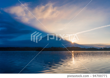 (Shizuoka Prefecture) Sunrise from the mountainside of Mt. Fuji seen from Lake Tanuki (Shadow Fuji) (Shizuoka Prefecture) Sunrise from the mountainside of Mt. Fuji seen from Lake Tanuki (Shadow Fuji) 94700771