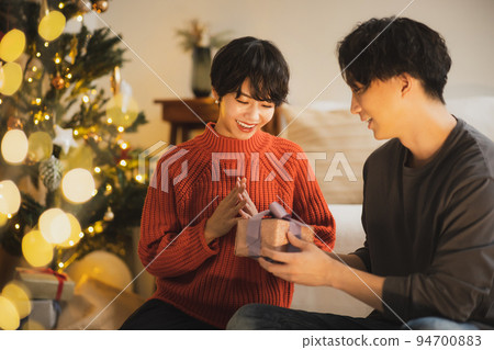 Christmas tree living room at night Christmas tree living room at night 94700883