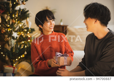 Christmas tree living room at night Christmas tree living room at night 94700887