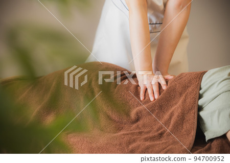 Chiropractic massage relaxation 94700952