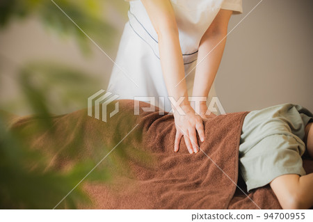 Chiropractic massage relaxation 94700955