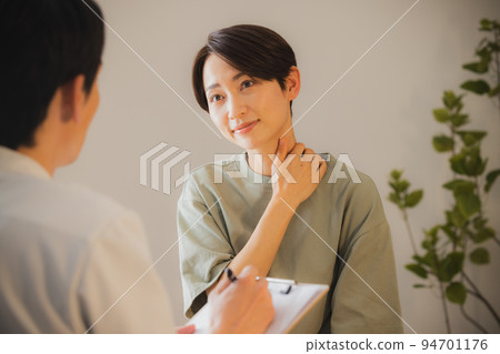 Chiropractic massage medical interview 94701176