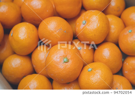 A box full of Japanese unshu mandarin oranges from Wakayama, thin, juicy and delicious A box full of Japanese unshu mandarin oranges from Wakayama, thin, juicy and delicious 94702054