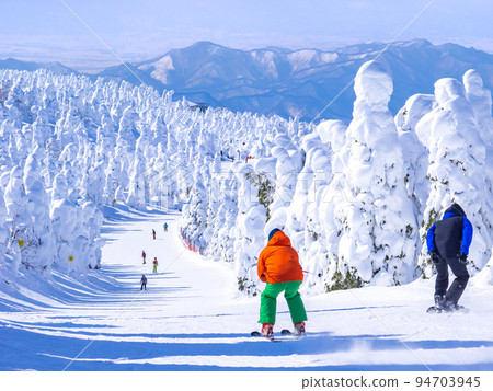 People gliding through the ice field (Zao Onsen Ski Resort, Yamagata Prefecture) People gliding through the ice field (Zao Onsen Ski Resort, Yamagata Prefecture) 94703945