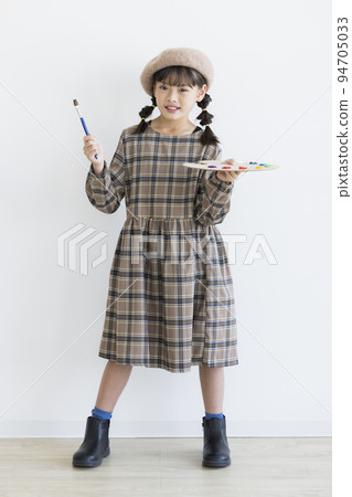 girl with paint palette and brush painter painting 94705033