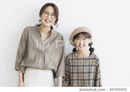 parent and child girl mother 94705035