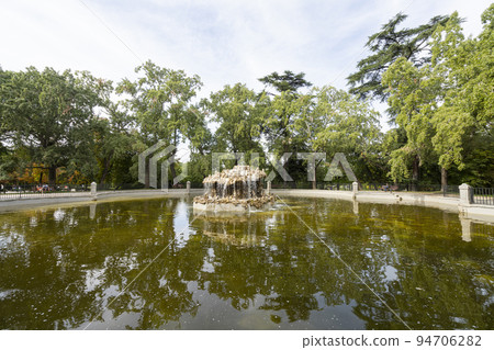 Buen retiro park in Madrid, Spain 94706282