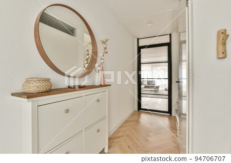 Corridor with glass door to living room 94706707