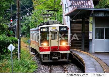 At the unexplored station “Oga Kogen” in early autumn…The 6050 series train runs fast on the Minamiaizu road 94706715