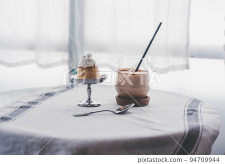 Cafe au lait and pudding Cafe au lait and pudding 94709944