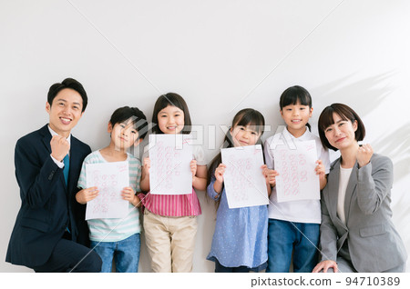 An elementary school student and a cram school teacher who got a perfect score on the test 94710389