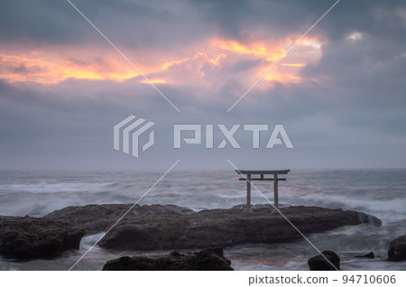 茨城縣常陸那仲市大洗磯崎神社上磯鳥居早晨 94710606