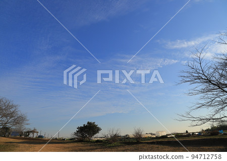 Blue sky and white clouds 94712758