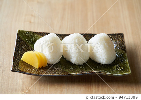 Salt rice ball 94713399