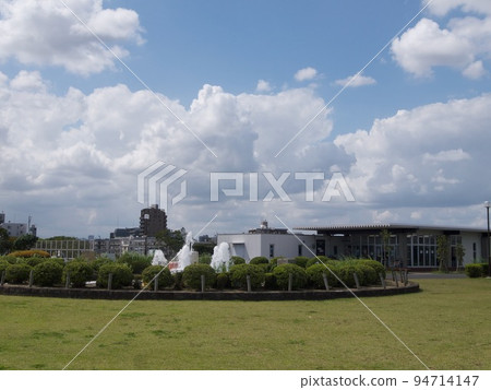 Fountain and sky in Morigasaki Park, Ota Ward 94714147