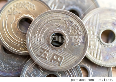 A lot of 5 yen coins A lot of 5 yen coins 94714259