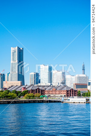 [Kanagawa Prefecture] Yokohama Minatomirai in the blue sky 94714424