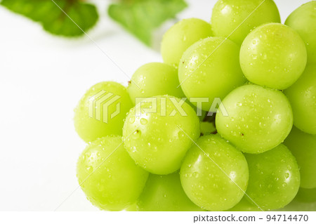 Shine Muscat (grape) on a white background 94714470