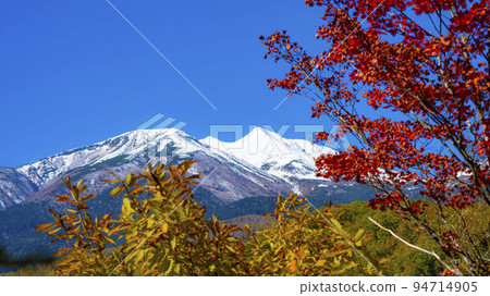 Mt. Norikura and the red maple leaves Mt. Norikura and the red maple leaves 94714905