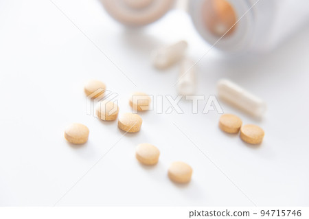 Close-up of supplement spilled from bottle Close-up of supplement spilled from bottle 94715746