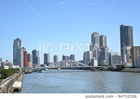 Scenery looking at Kachidoki from Takeshiba Futo Park, Tokyo 94716386
