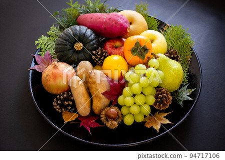 Autumn vegetables and fruits image (2) 94717106