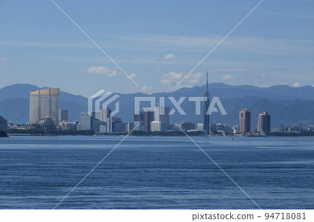 從博多灣看到的福岡海濱 從博多灣看到的福岡海濱 94718081