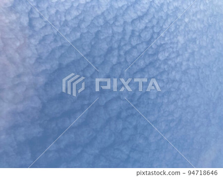 A scaled cloud spreading in the blue sky 94718646