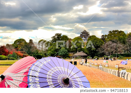 Okayama Korakuen Autumn Fantasy Garden | Japanese Umbrella Light Okayama Korakuen Autumn Fantasy Garden | Japanese Umbrella Light 94718813