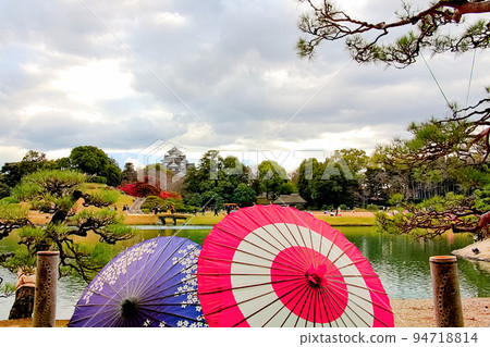 Okayama Korakuen Autumn Fantasy Garden | Japanese Umbrella Light Okayama Korakuen Autumn Fantasy Garden | Japanese Umbrella Light 94718814